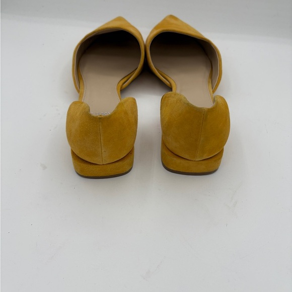 Vince Camuto Suede Golden Yellow
Small heel. Size 9 - Picture 3 of 3